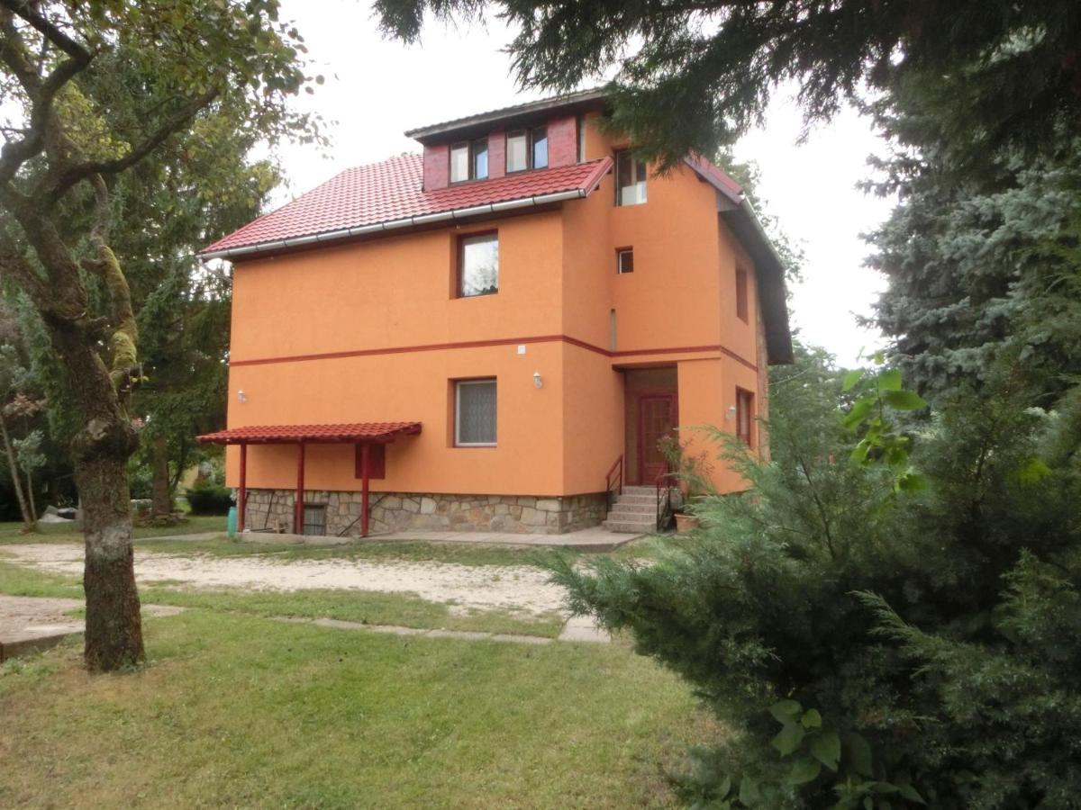 Pilis Apartman Piliscsaba エクステリア 写真