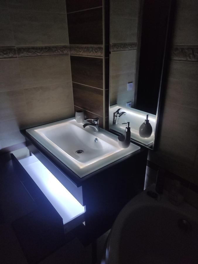 Pilis Apartman Piliscsaba エクステリア 写真